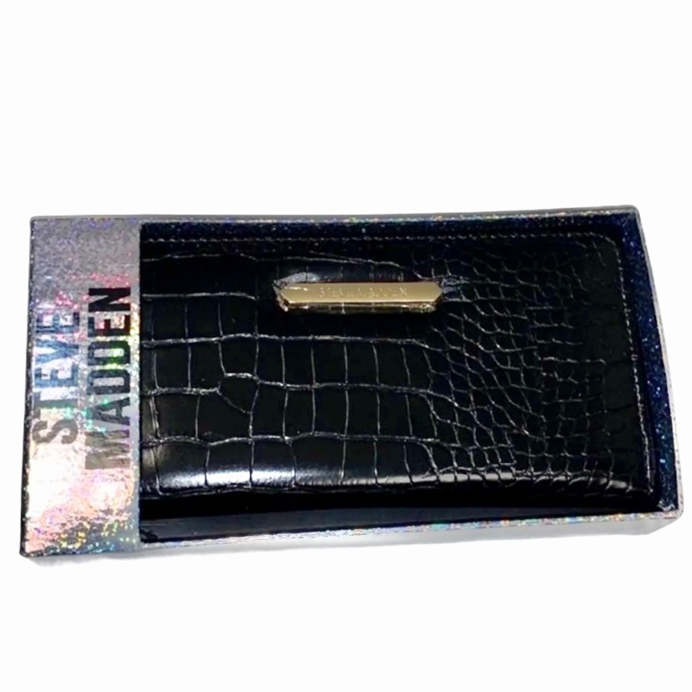 NWT. Steve Madden wallet Blake snakeskin pattern